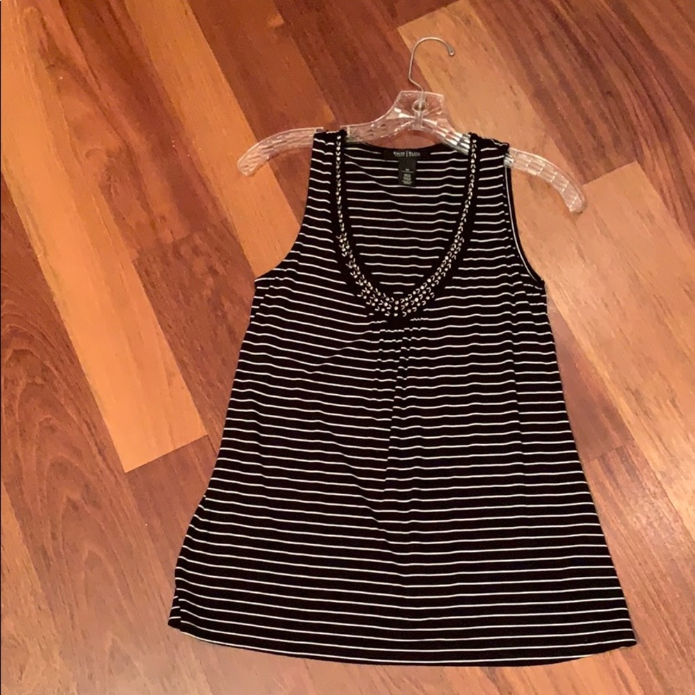 Striped back and white sleeveless shirt